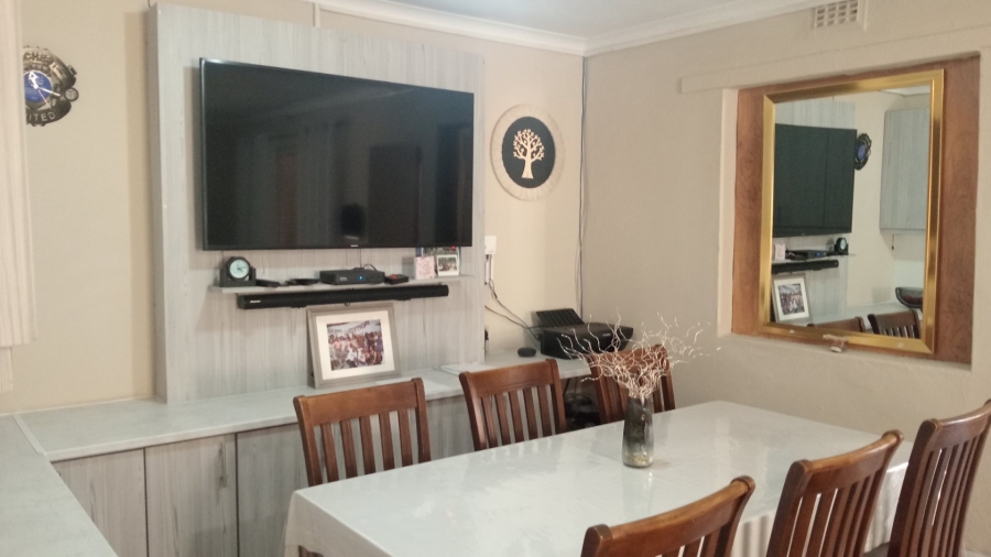 2 Bedroom Property for Sale in Lavender Hill Western Cape